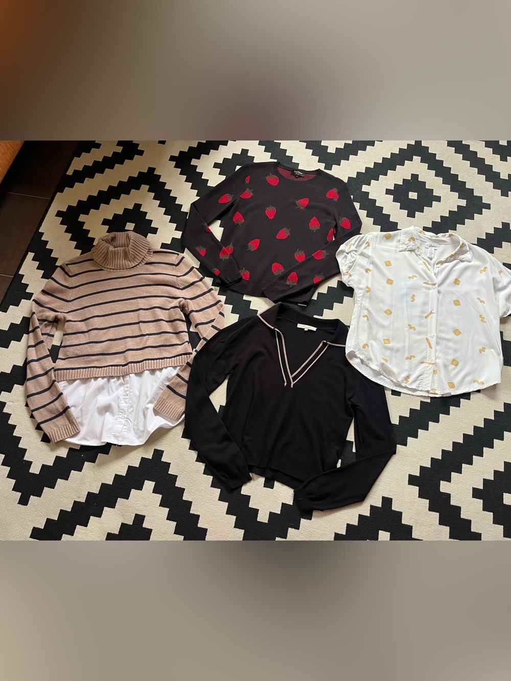 SWEATER & TOP LOT ❤️